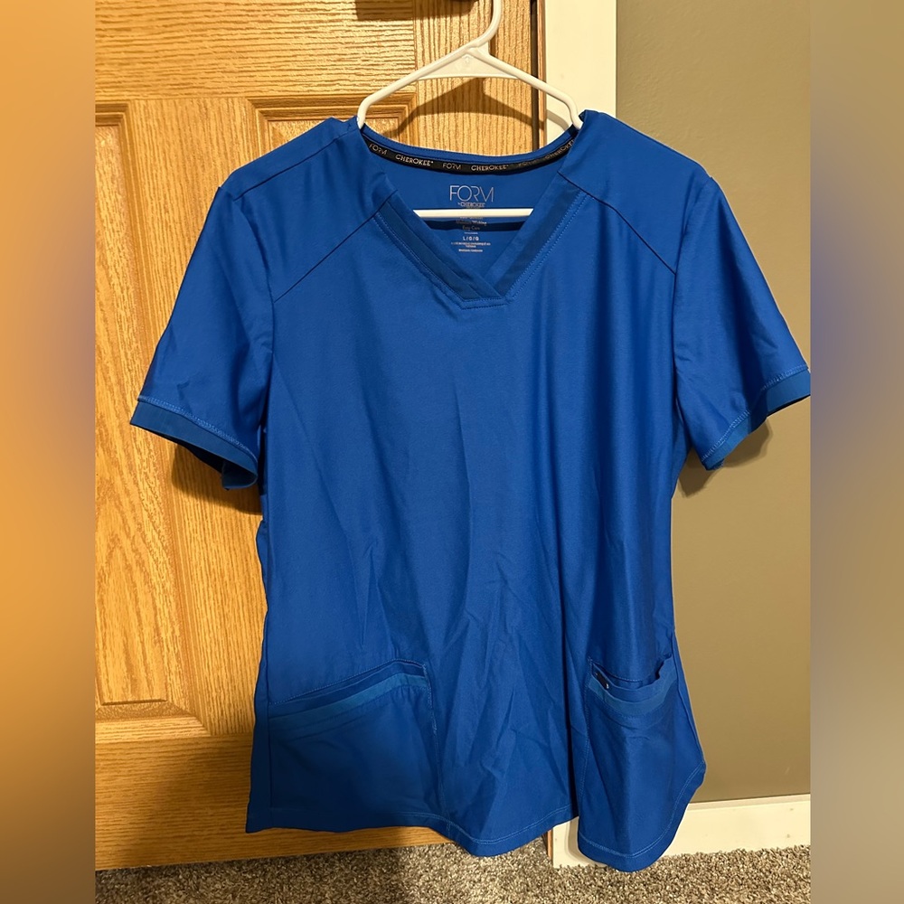 Cherokee Form Scrub Top